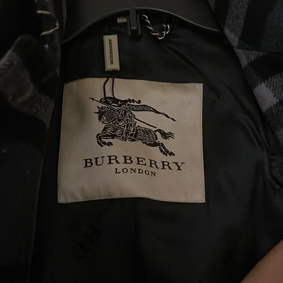 Burberry Jacket with belt - Picture 2 of 4